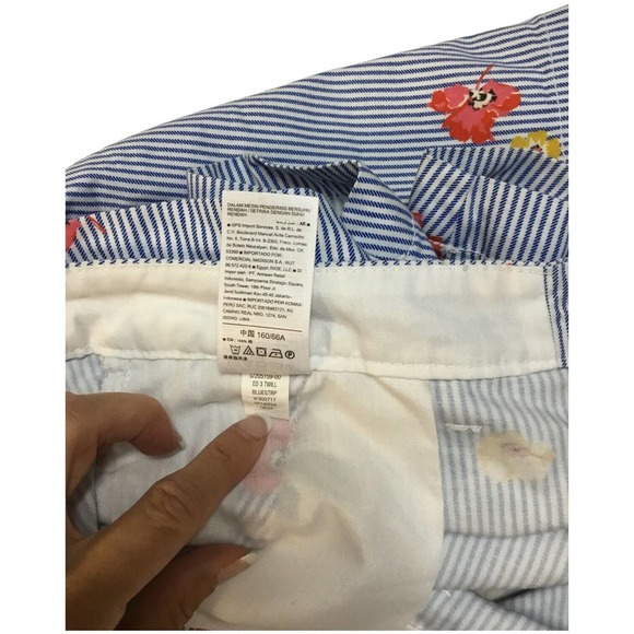 Old Navy Pinstripe Floral Twill Everyday Shorts Blue 4 - Picture 6 of 7